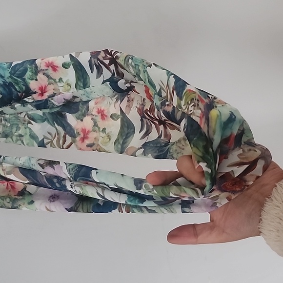 Sanibel floral round scarf - Picture 2 of 3